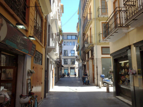 Alleyway view in Val&egrave;ncia.